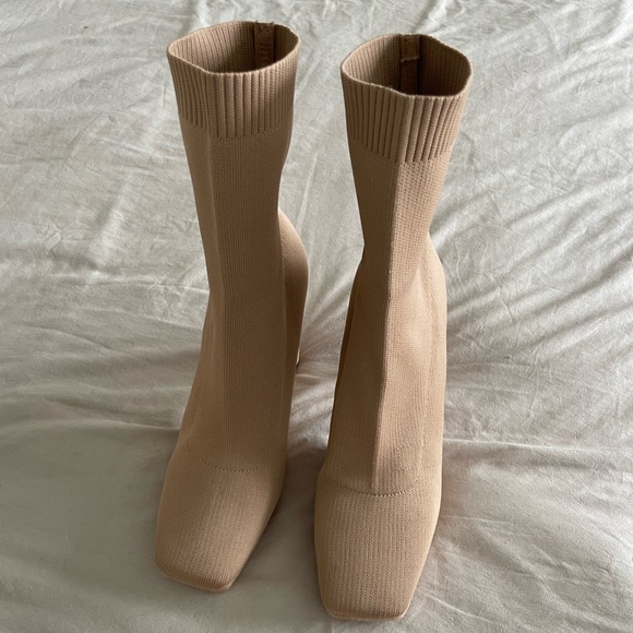 Lulu’s Nude Stretch Ankle Boots - Picture 4 of 6